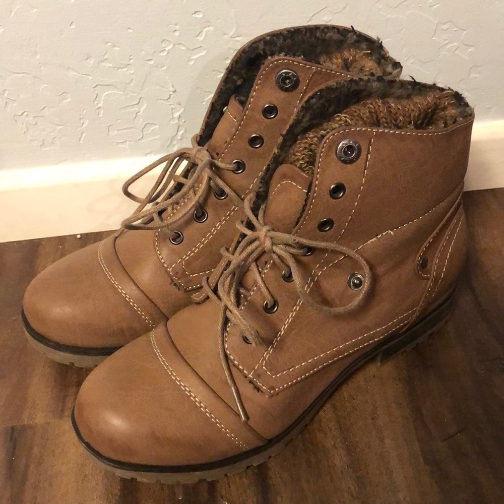 ANKLE BOOTS
